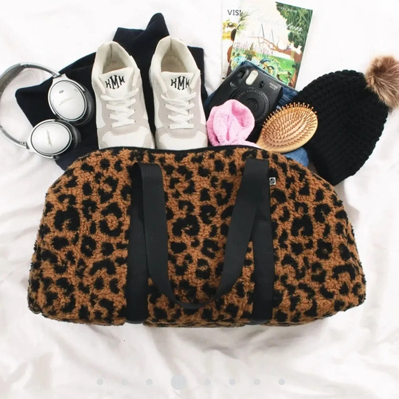 NWT Sherpa Duffel Bag - Picture 4 of 5